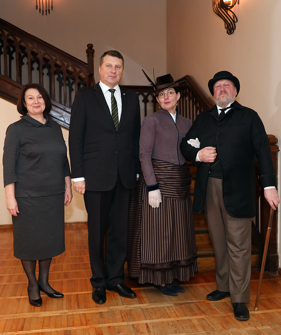 23.02.2018. Latvijas Valsts prezidents Raimonds Vējonis reģionālās darba vizītes laikā Aucē apmeklē  arī Vecauces pili.